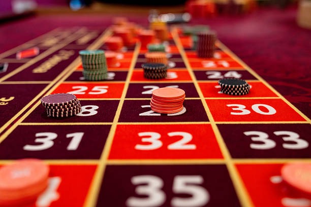 Live Texas Poker table on mania with dealer and community cards visible